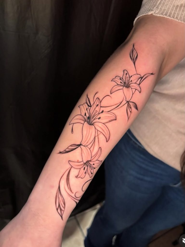 Apocalipsis-Tattoos-Floral-Lirios-Linea-Fina-048