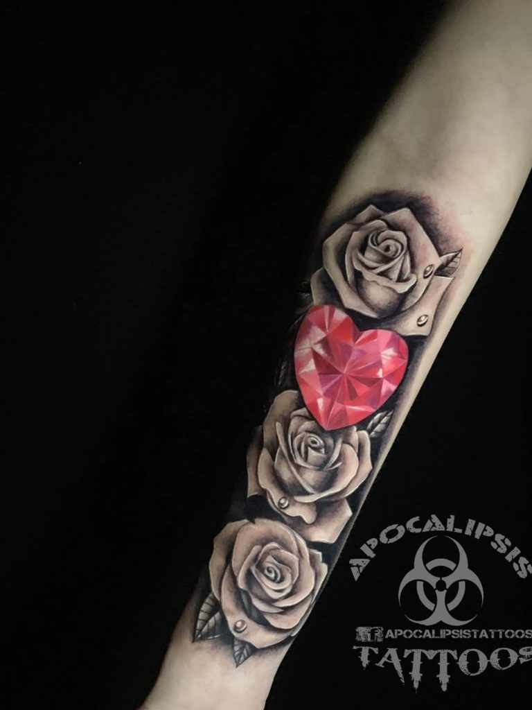 Apocalipsis-Tattoos-Floral-Rosas-Corazon-002