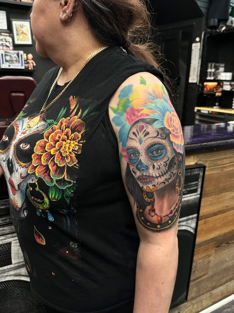 Apocalipsis-Tattoos-Tradicional-Mexicano-Catrina-Flores-047